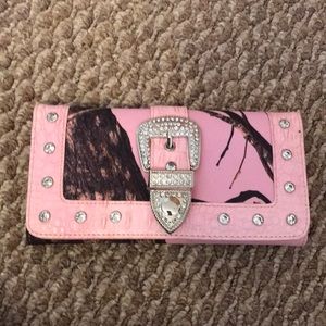 Mossy Oak pink wallet